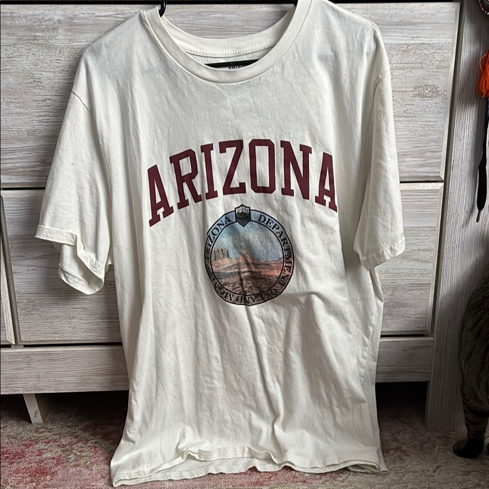 Arizona Graphic T-Shirt in Cream and Red